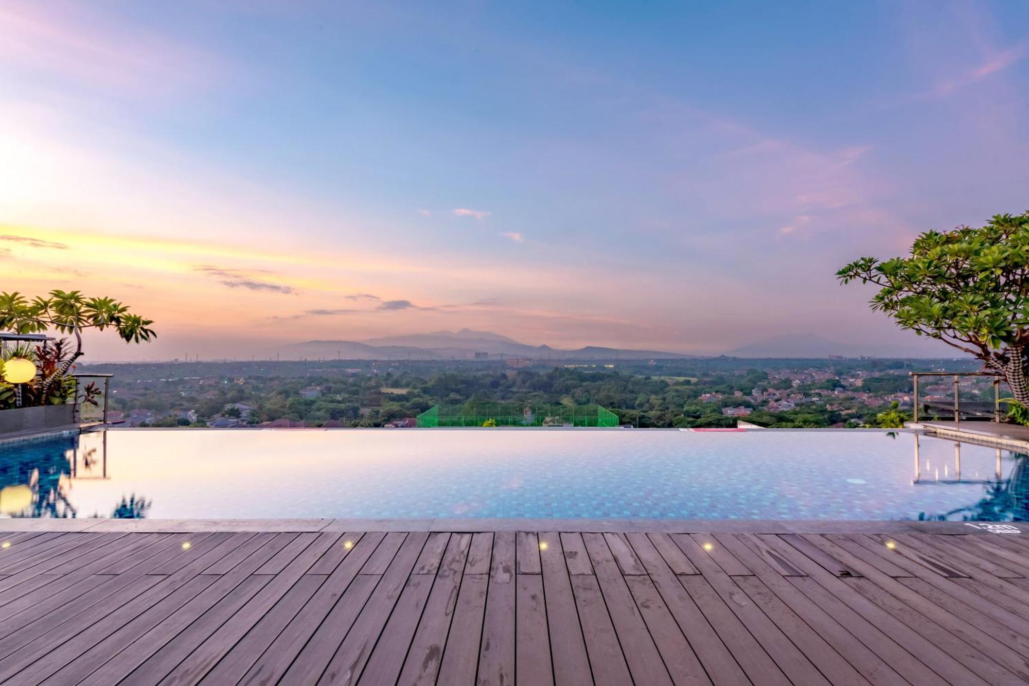 Hotel Ciputra Cibubur Managed By Swiss-Belhotel International Ngoại thất bức ảnh